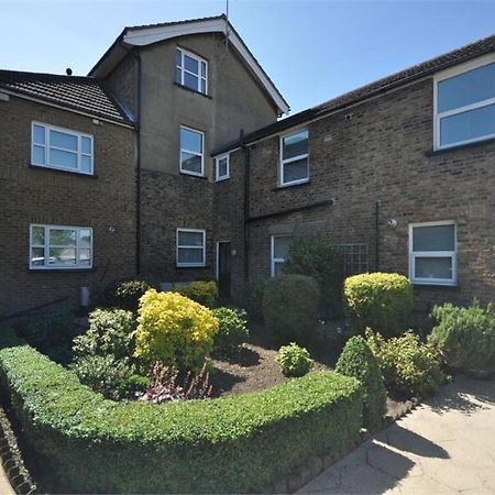 Staines-upon-Thames Thames View Apartments מראה חיצוני תמונה